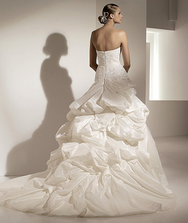 Pronovias suknie ślubne 2010 - zdjęcie