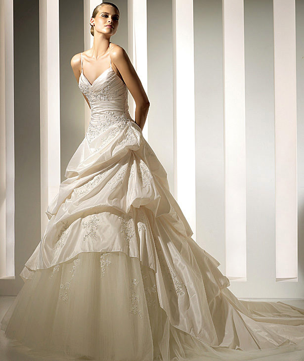 Pronovias suknie ślubne 2010 - zdjęcie