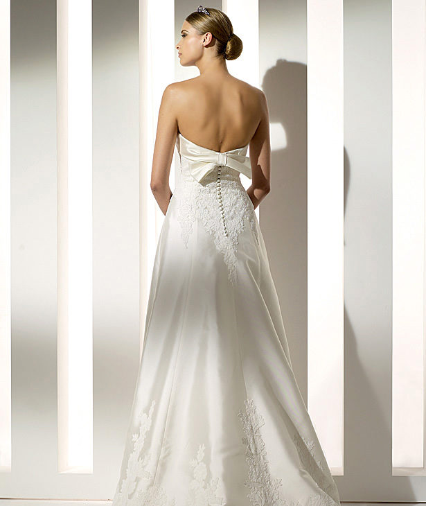 Pronovias suknie ślubne 2010 - zdjęcie