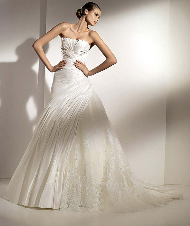 Pronovias suknie ślubne 2010 - zdjęcie