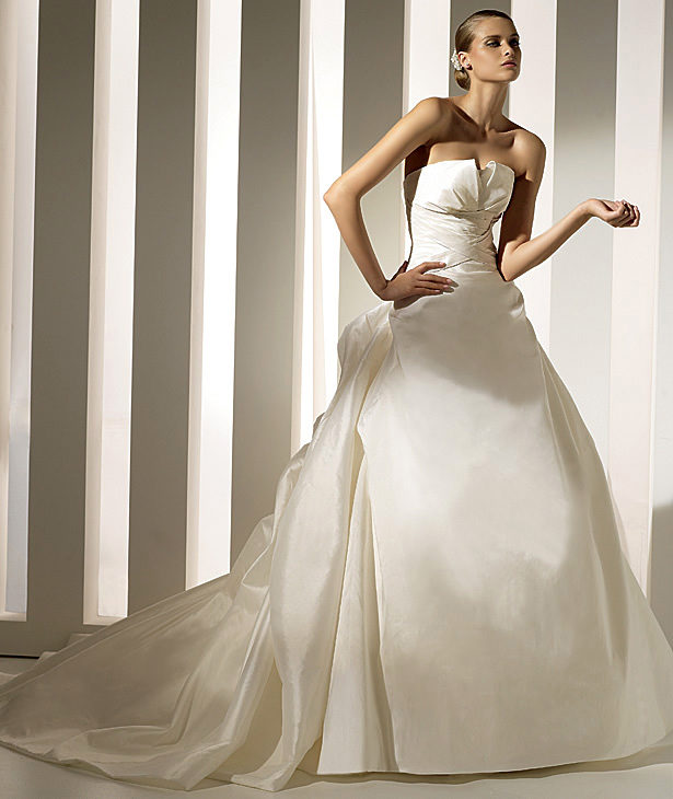 Pronovias suknie ślubne 2010 - zdjęcie