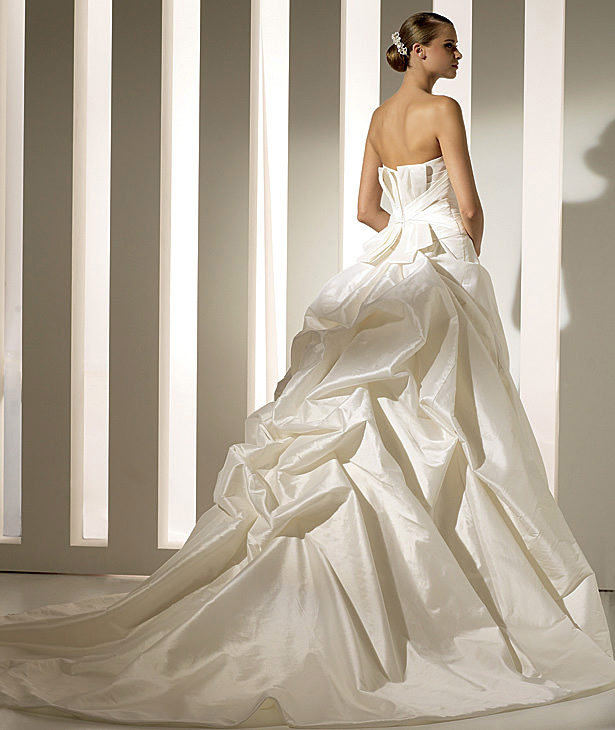 Pronovias suknie ślubne 2010 - zdjęcie