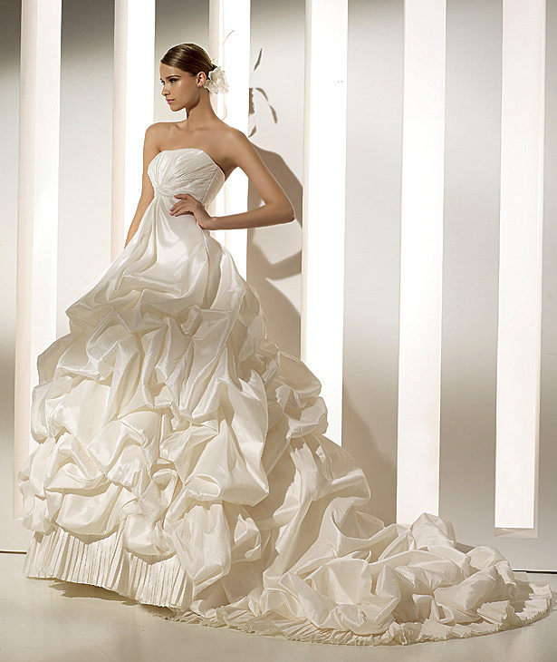 Pronovias suknie ślubne 2010 - zdjęcie