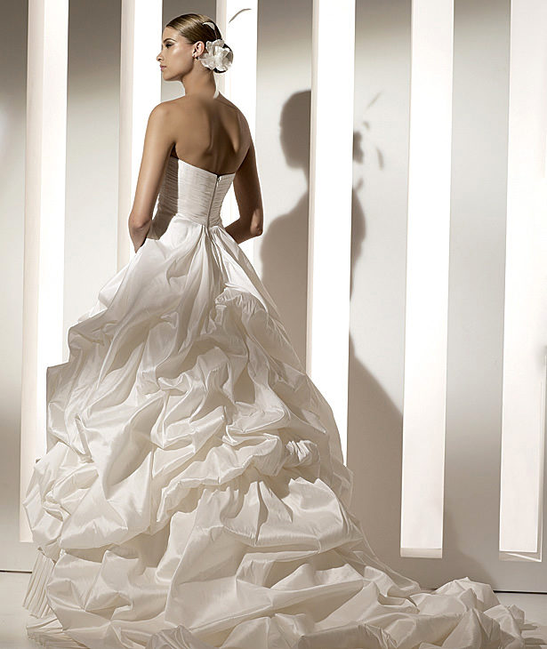 Pronovias suknie ślubne 2010 - zdjęcie