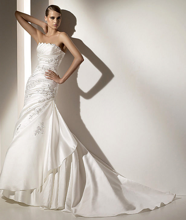 Pronovias suknie ślubne 2010 - zdjęcie