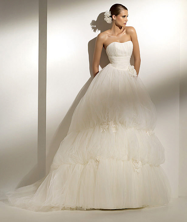 Pronovias suknie ślubne 2010 - zdjęcie