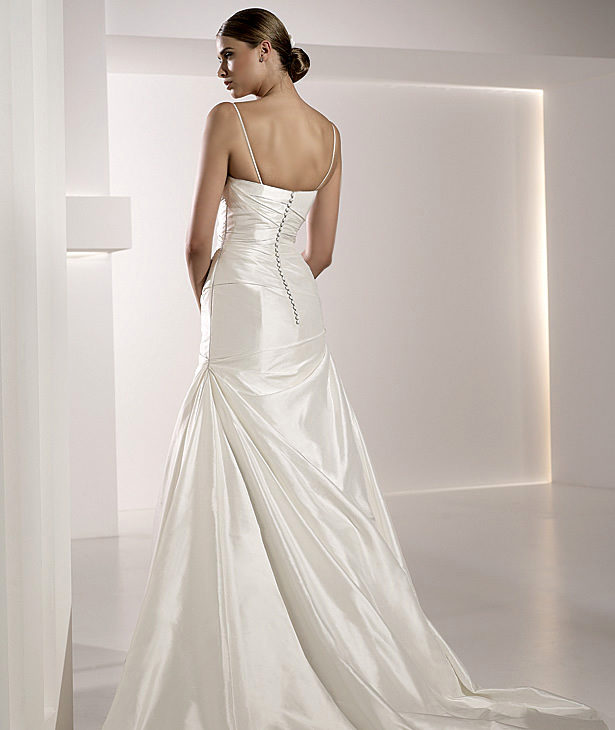 Pronovias suknie ślubne 2010 - zdjęcie