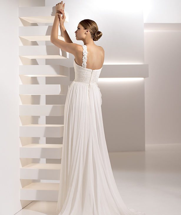 Pronovias suknie ślubne 2010 - zdjęcie