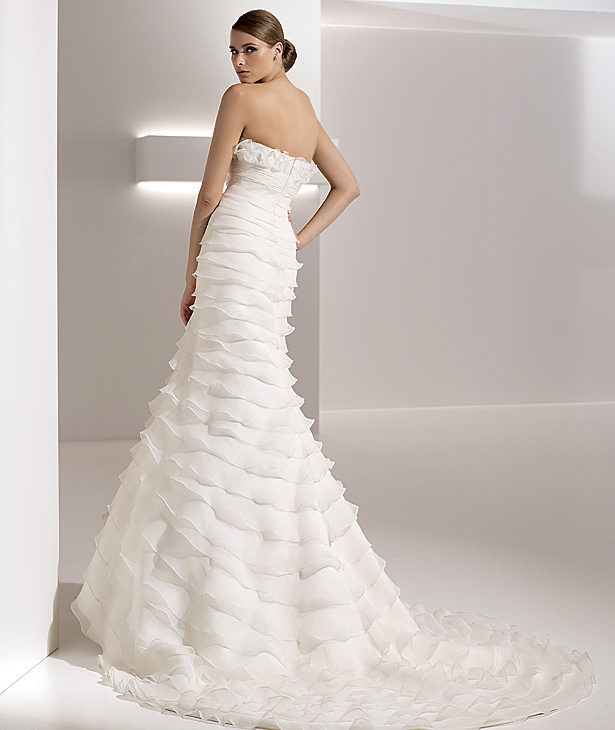 Pronovias suknie ślubne 2010 - zdjęcie
