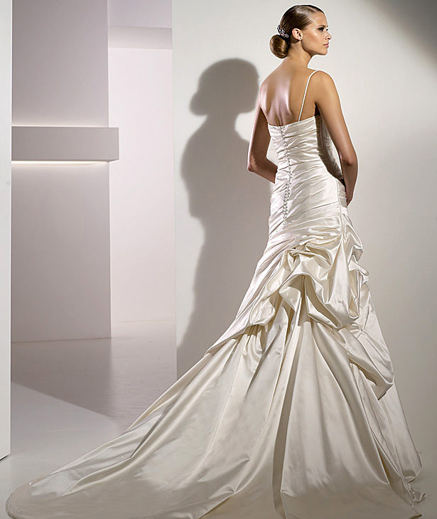 Pronovias suknie ślubne 2010 - zdjęcie