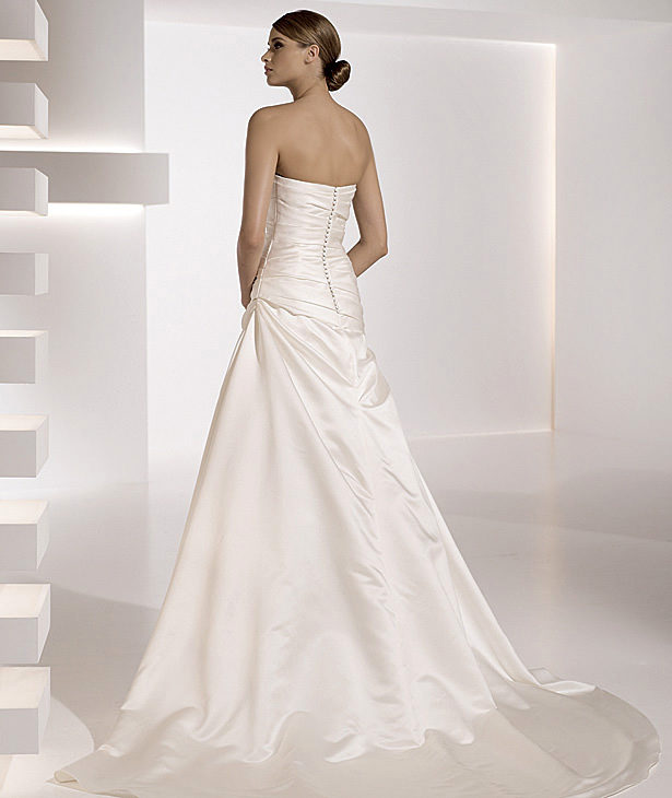 Pronovias suknie ślubne 2010 - zdjęcie