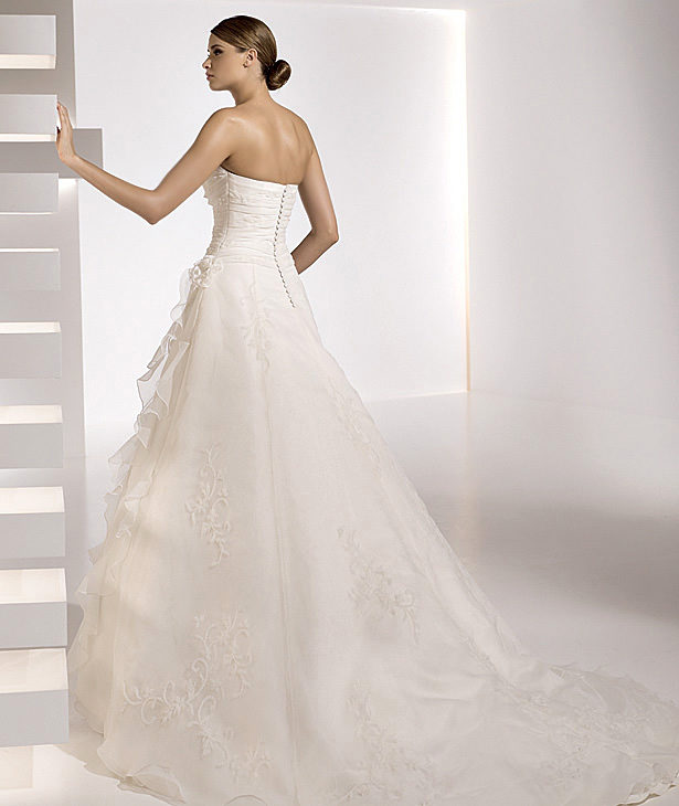 Pronovias suknie ślubne 2010 - zdjęcie