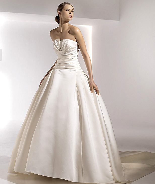 Pronovias suknie ślubne 2010 - zdjęcie