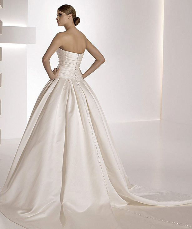 Pronovias suknie ślubne 2010 - zdjęcie