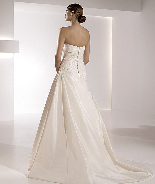 Pronovias suknie ślubne 2010 - zdjęcie