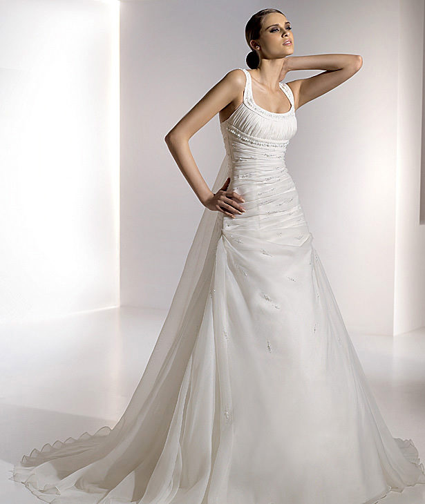Pronovias suknie ślubne 2010 - zdjęcie