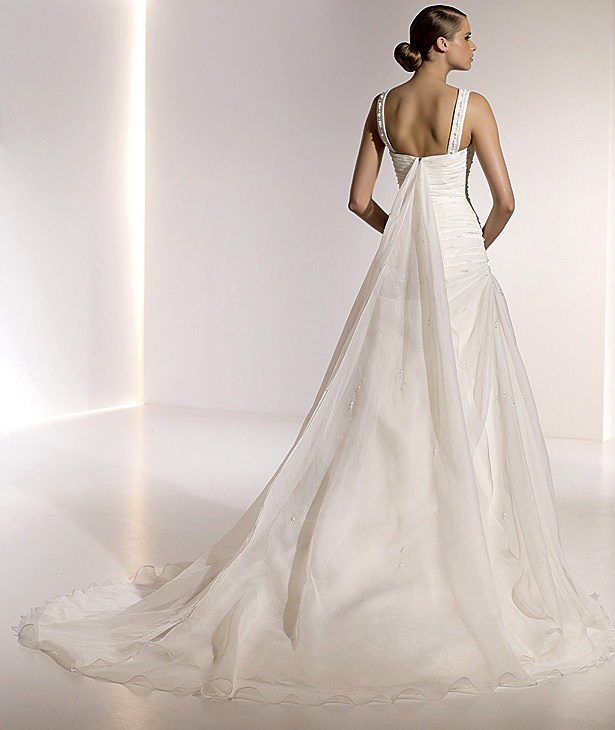 Pronovias suknie ślubne 2010 - zdjęcie