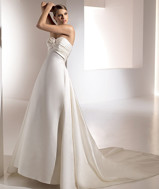 Pronovias suknie ślubne 2010 - zdjęcie