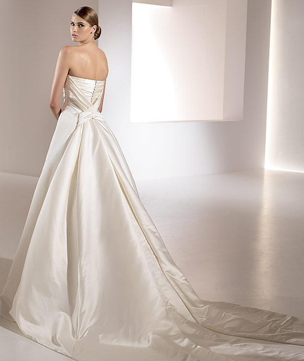 Pronovias suknie ślubne 2010 - zdjęcie