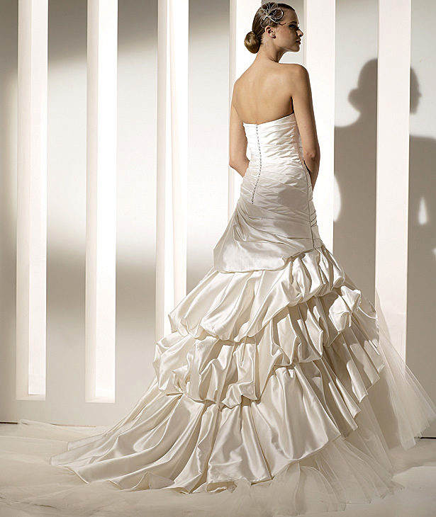 Pronovias suknie ślubne 2010 - zdjęcie