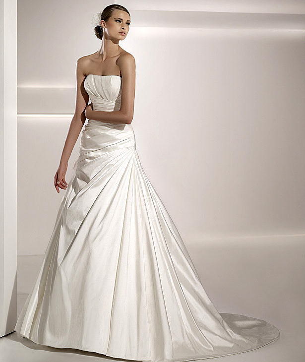 Pronovias suknie ślubne 2010 - zdjęcie