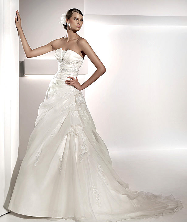 Pronovias suknie ślubne 2010 - zdjęcie