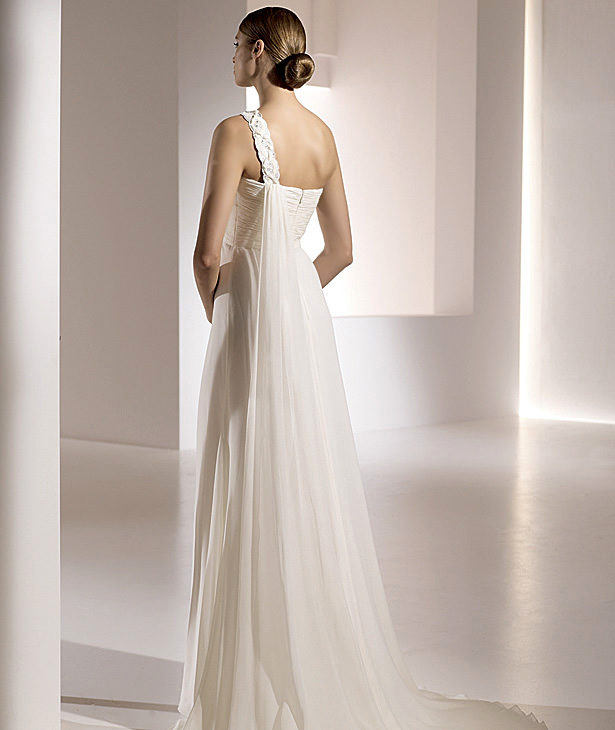 Pronovias suknie ślubne 2010 - zdjęcie