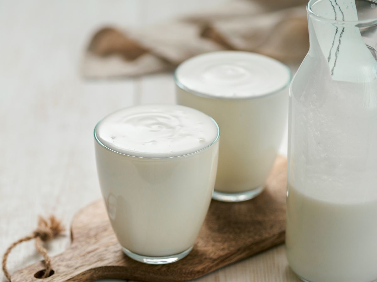 kefir na siwe włosy - picie kefiru