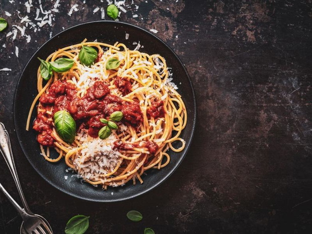 jak-zrobic-spaghetti-z-koncentratu-i-pomidorow-z-puszki-2482800-f3189ba