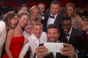 Ellen_DeGeneres_Jennifer_Lawrence_Bradley_Cooper_Jared_Leto_Brad_Pitt