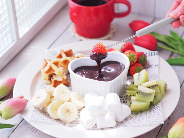 fondue-czekoladowe-na-walentynki-2509226-e9c1aad