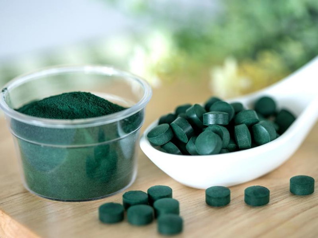spirulina-w-tabletkach-i-w-proszku-2439332-f7fa9bf