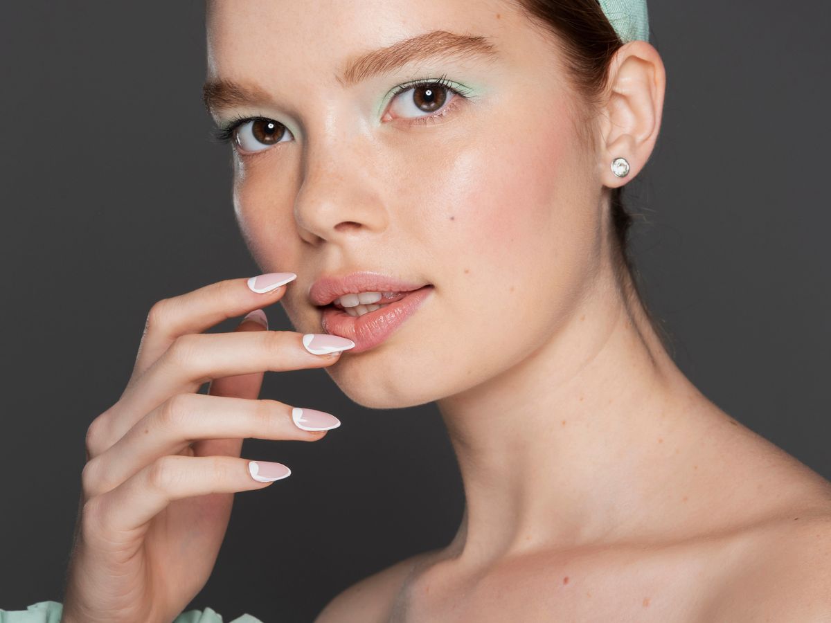 Half moon manicure - jak wygląda, jak zrobić krok po kroku