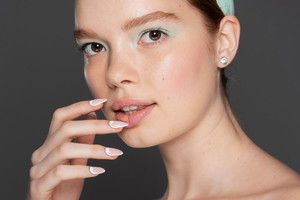 Half moon manicure - jak wygląda, jak zrobić krok po kroku