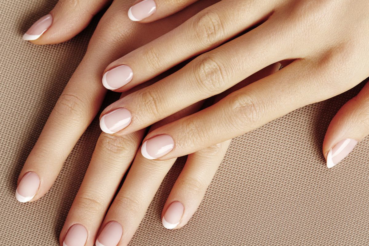 French manicure - jak zrobić krok po kroku, hy hybrydowy, klasyczny, ombre baby boomer, kolorowy