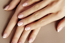 French manicure - jak zrobić krok po kroku, hy hybrydowy, klasyczny, ombre baby boomer, kolorowy