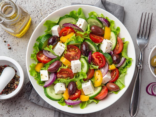 salatka-wiosenna-z-feta-2471520-94693ff