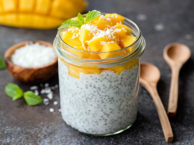 nasiona-chia-z-jogurtem-i-mango-2523387-ca1a93a
