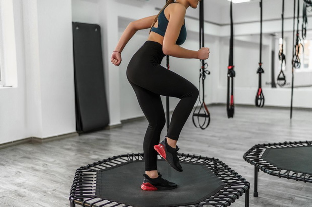 proste-skoki-na-trampolinie-2480339-37cc89e
