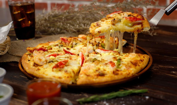 najbardziej-kaloryczne-jedzenie-pizza-z-serem-2509281-2140d25