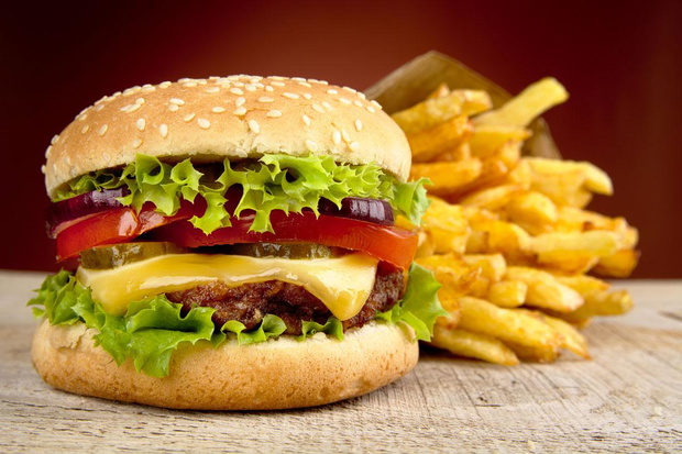 najbardziej-kaloryczne-jedzenie-cheeseburger-2509283-6d8fb77