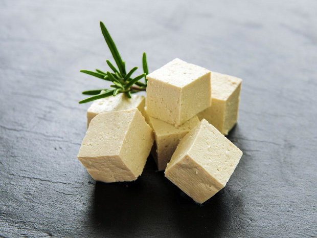 tofu-kcal-2497799-6500d5b