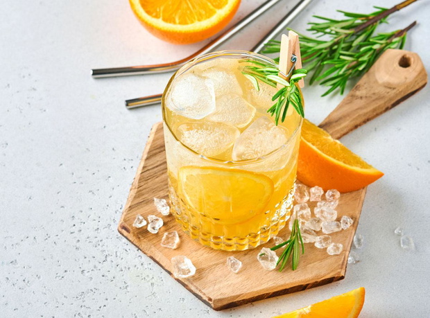 drinki-z-ginem-i-sokiem-pomaran-czowyn-2507536-e004703