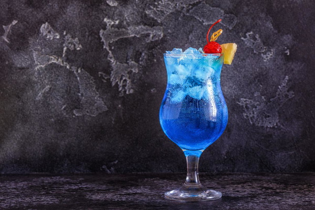 drink-z-ginem-i-blue-curacao-2507534-bb9cecf