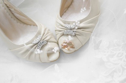 Buty do krótkiej sukienki ślubnej