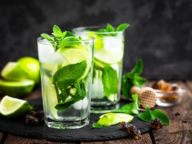 drink-z-syropem-mojito-i-wodka-2481644-02cd363