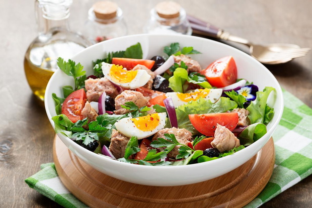 salatka-z-tunczykiem-fit-na-kolacje-2514973-609fc05