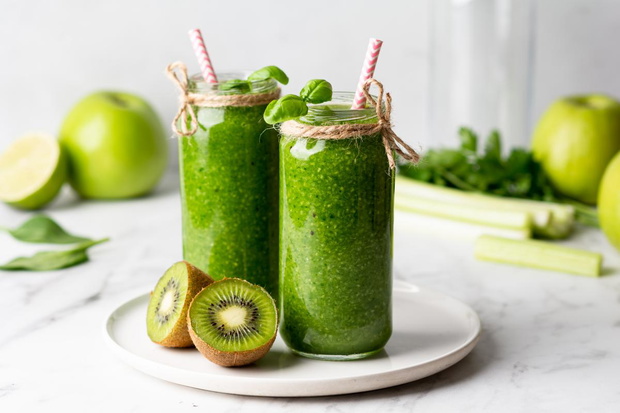 koktajl-ze-szpinakiem-i-kiwi-2494425-c806b72