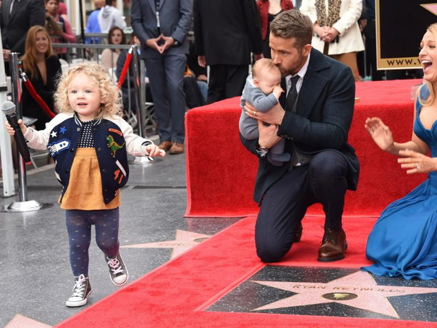 blake-lively-ryan-reynolds-z-dziecmi-2336735-2bdd308