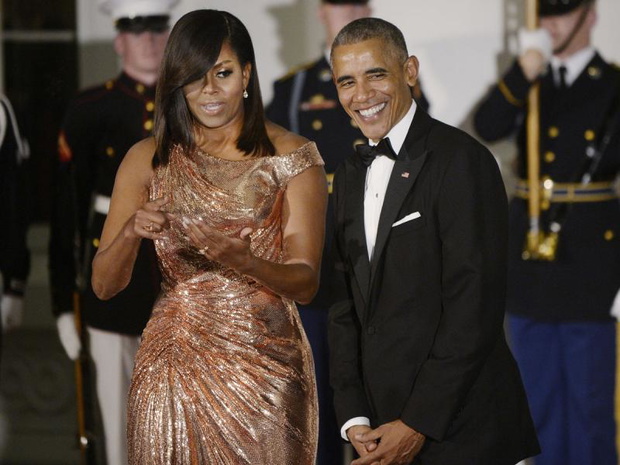 barack-obama-michelle-obama-malia-obama-sasha-obama-2338658-0d71a2b